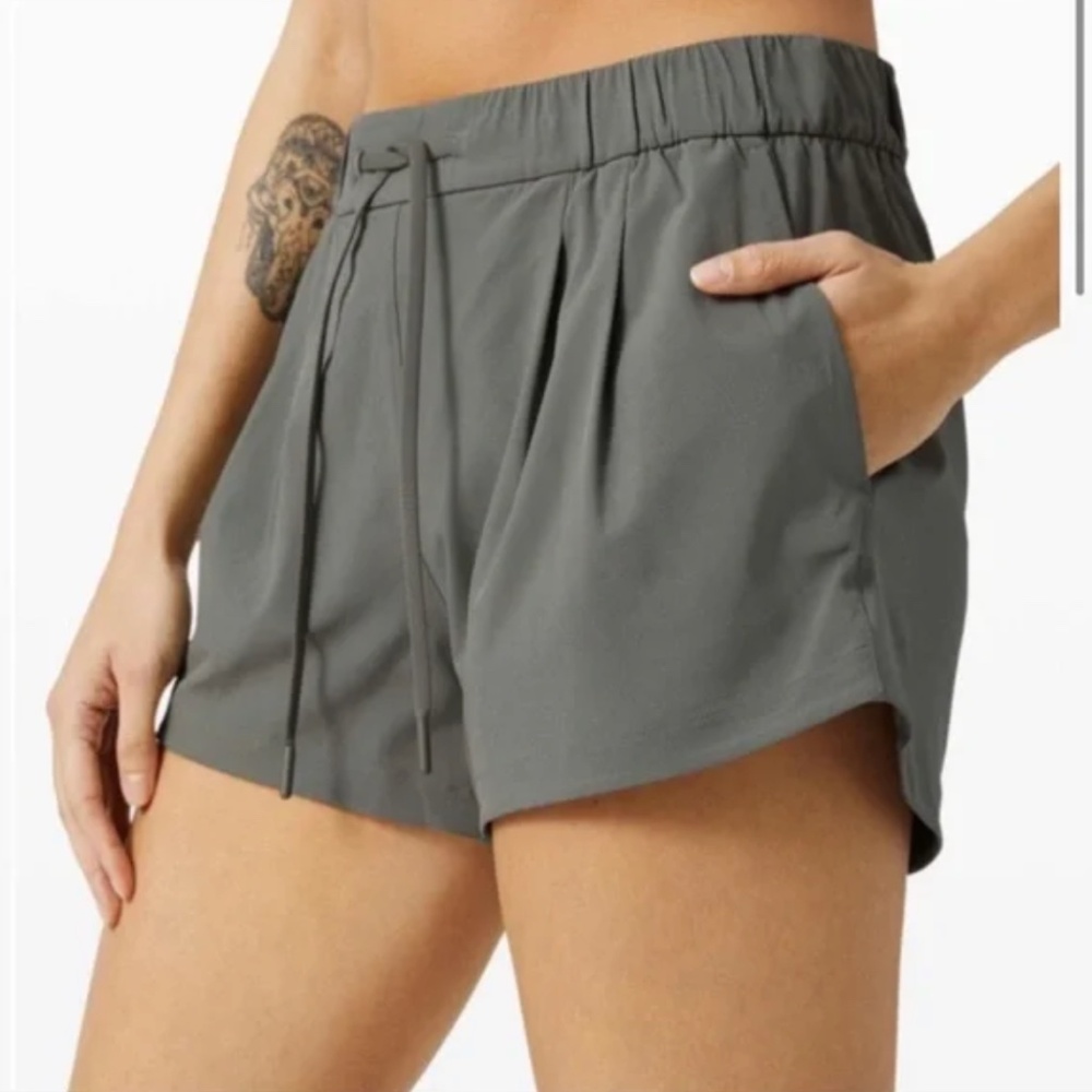 Lululemon Stroll at Sundown Shorts Size 10 Gray Sage 3”